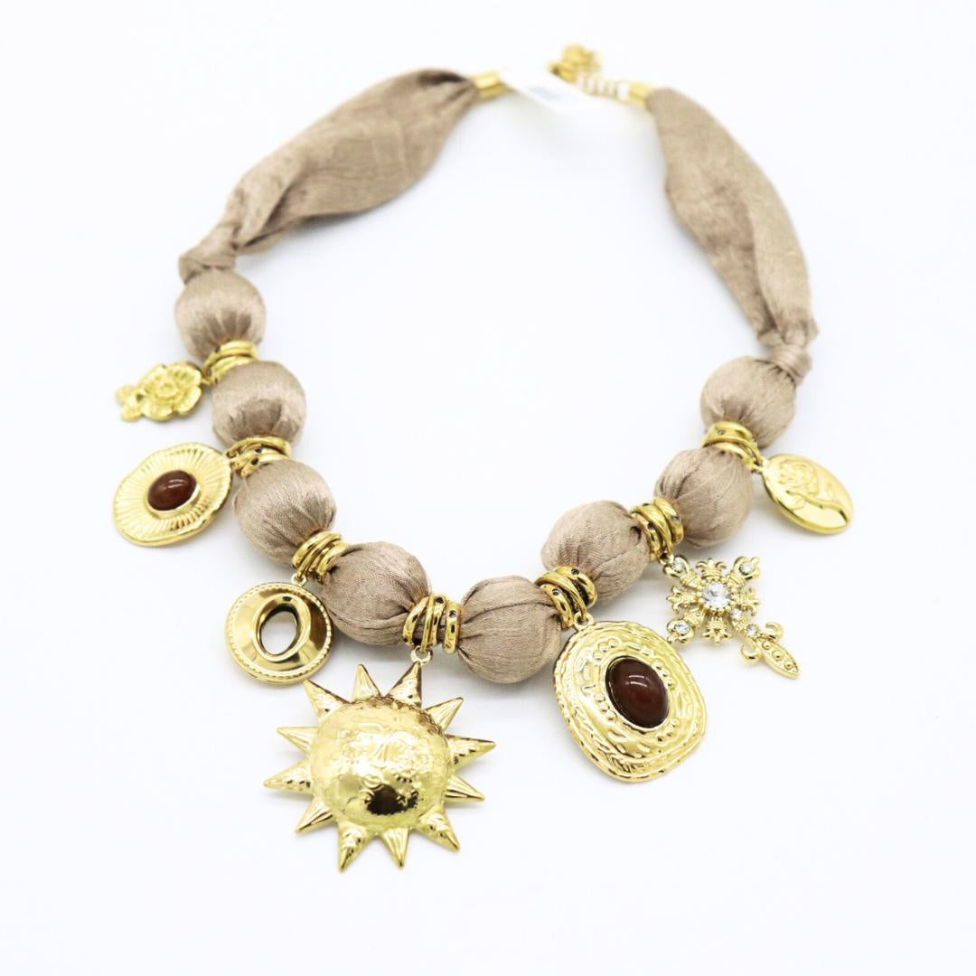Collar Camelia