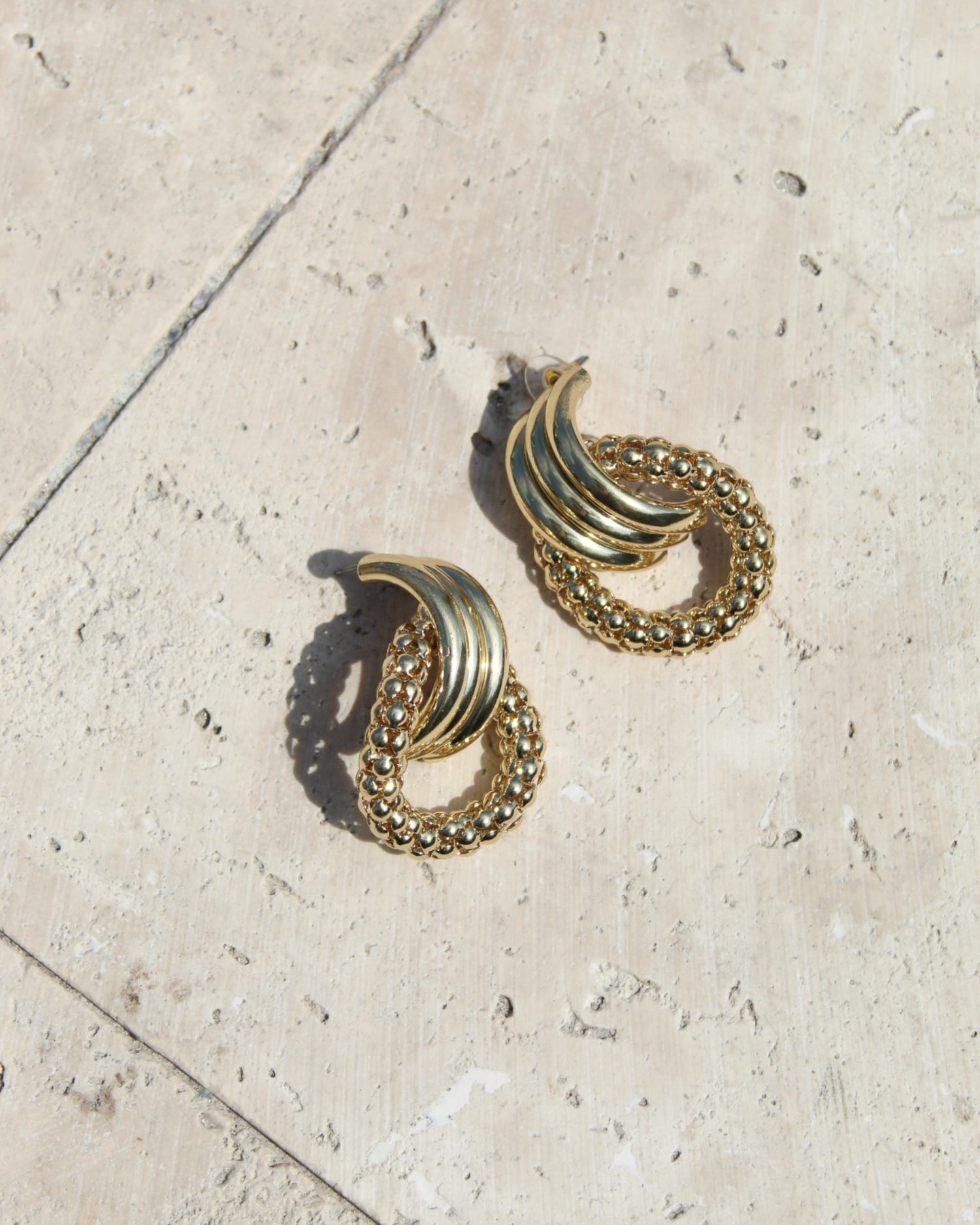 Aretes basic dorados